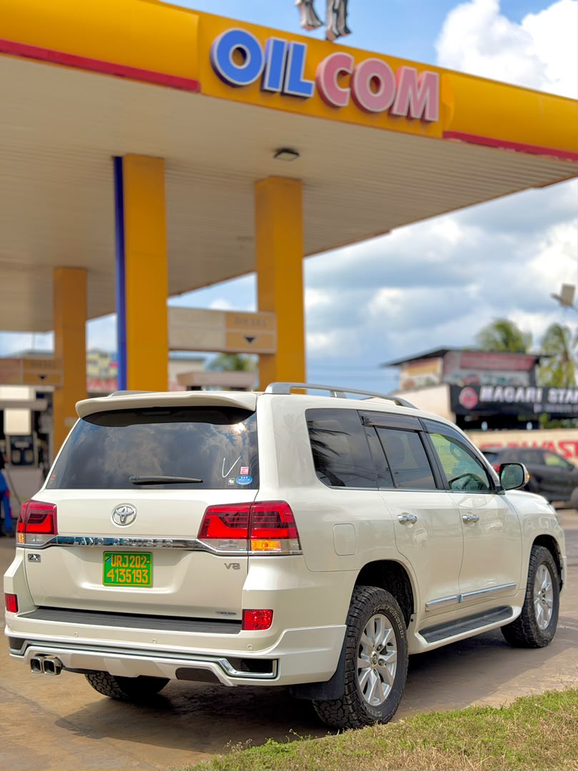 Toyota landcruiser 200 series thumbnail 9